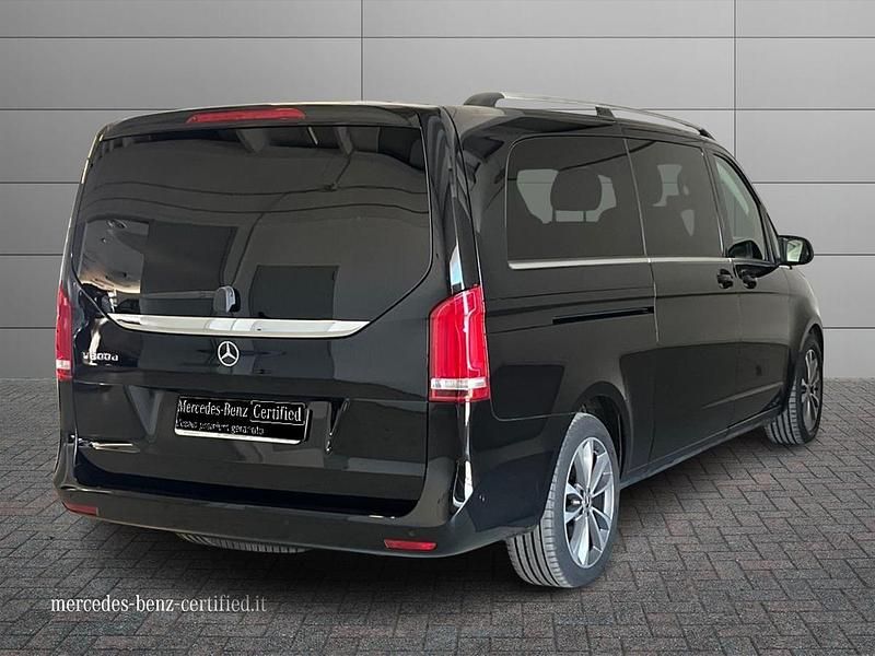 Usata Mercedes 300 Business 239 CV (175 kW) 2020 Nero ossidiana metallizzato Monovolume