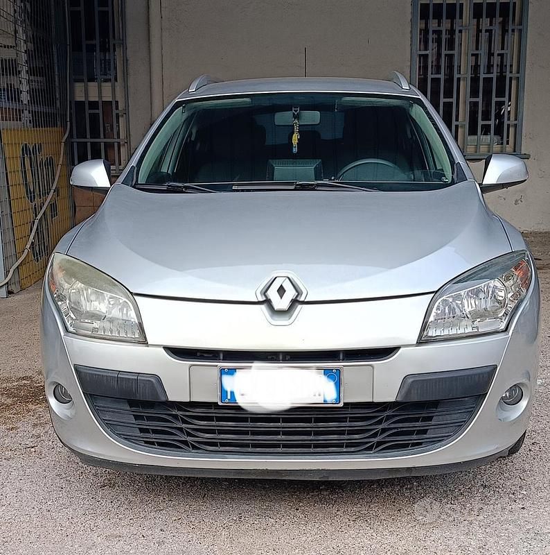 Usata Renault Mégane GrandTour 90 CV (66 kW) 2012 Grigio Station wagon