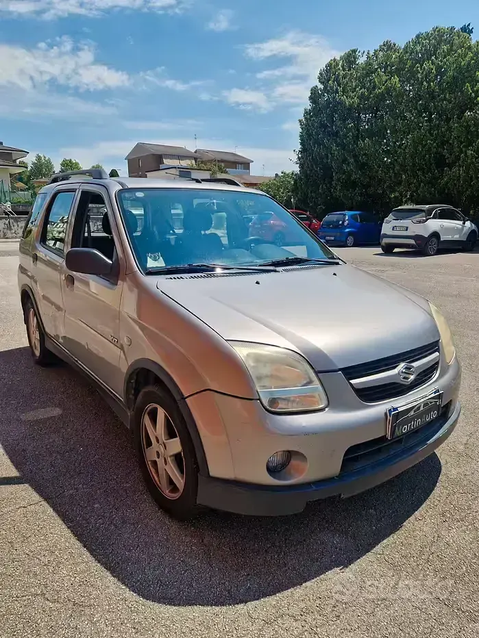Usata Suzuki Ignis 94 CV (69 kW) 2004 Grigio Utilitaria
