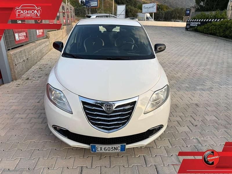Usata Lancia Ypsilon Silver 95 CV (69 kW) 2014 Bianco Utilitaria