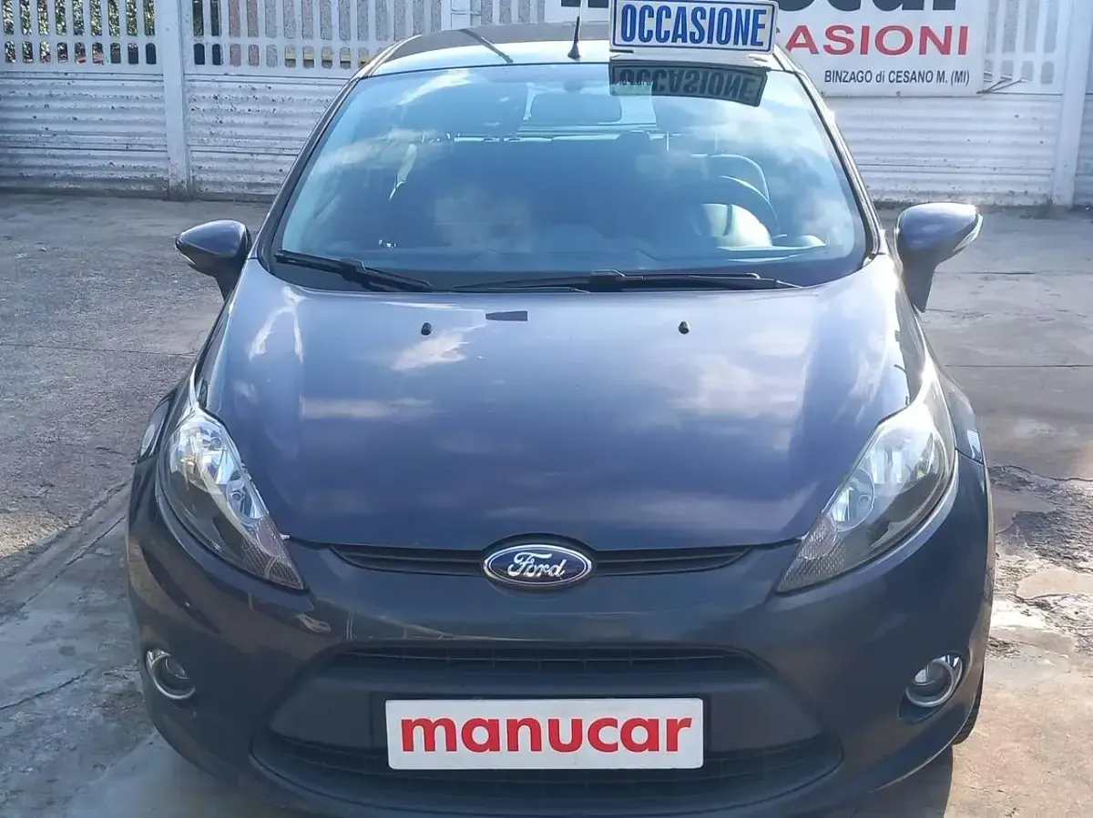 Usata Ford Fiesta 60 CV (44 kW) 2012 Grigio Berlina