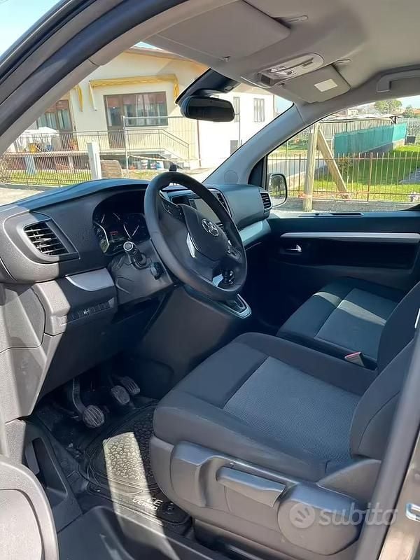 Usata Toyota Proace Verso 120 CV (88 kW) 2019 Grigio Station wagon