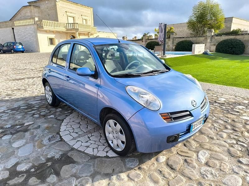 Blu Usata 2005 Nissan Micra Acenta Tre volumi | 2600 € (Cara) - Immagine 1/4