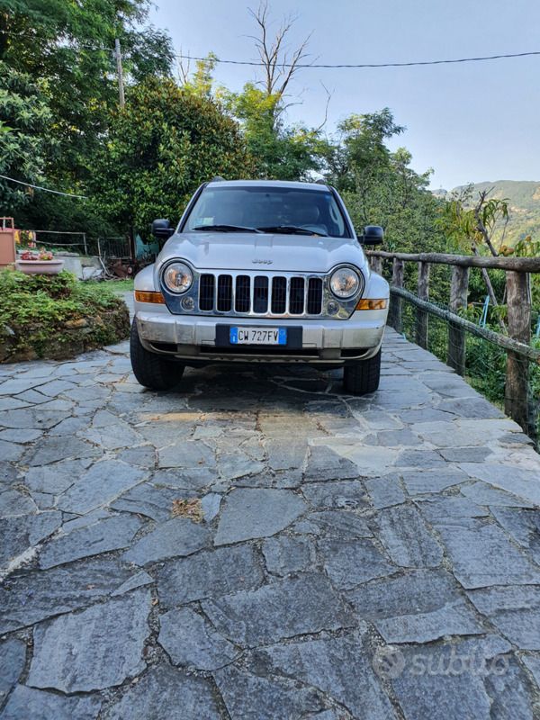 Usata 2005 Jeep Cherokee SUV | 3000 € - Immagine 1/3