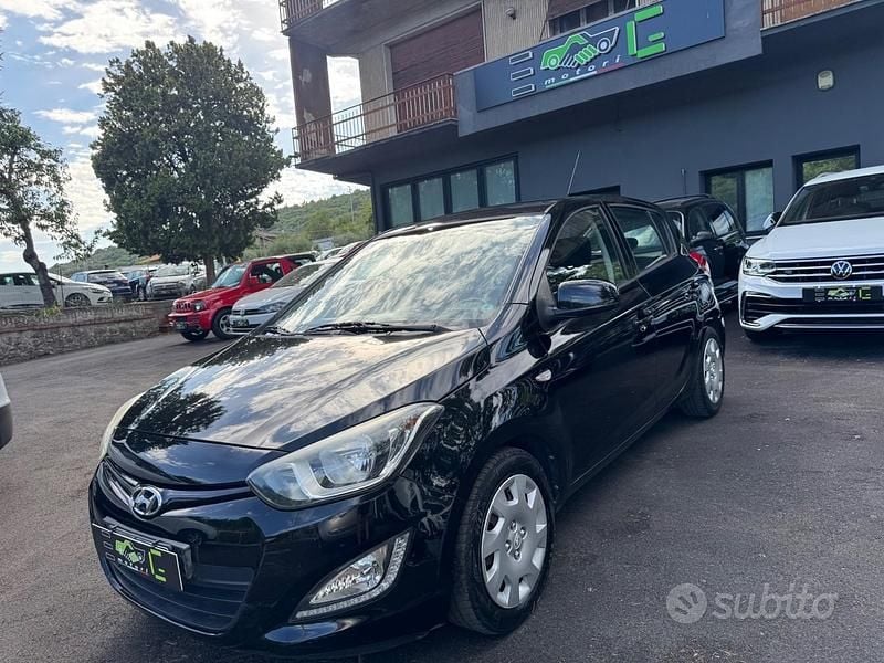 Nero Usata 2013 Hyundai i20 Edition Tre volumi | 3900 € (Buon prezzo) - Immagine 1/4