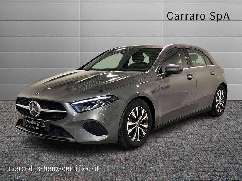 Grigio montagna Usata 2025 Mercedes A180 Advanced Tre volumi | 30.900 € (Buon prezzo) - Immagine 1/4