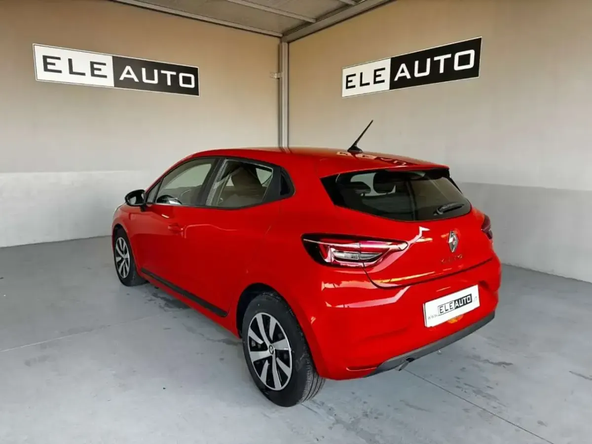 Usata Renault Clio V Equilibre 65 CV (47 kW) 2024 Arancione Berlina