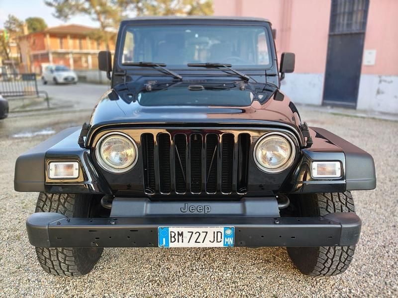 Usado Jeep Wrangler Sport 177 HP (130 kW) 2000 Preto SUV