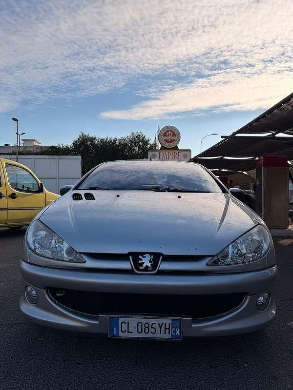 Usata Peugeot 206 CC 109 CV (80 kW) 2004 Argento Cabrio