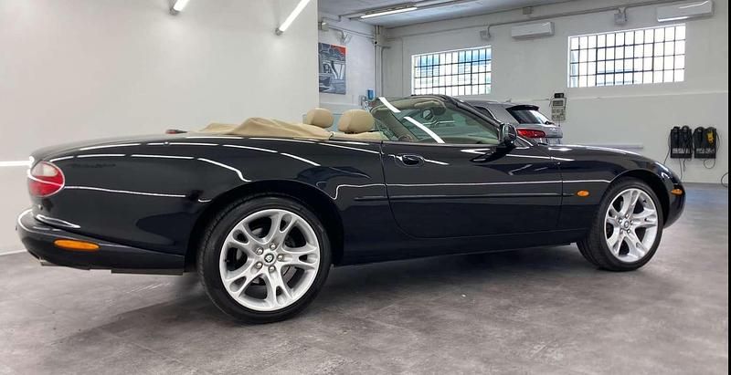 Usata Jaguar XK8 298 CV (219 kW) 2003 Nero Cabrio