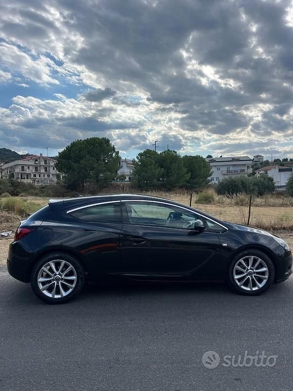 Usata Opel Astra 110 CV (80 kW) 2013 Utilitaria