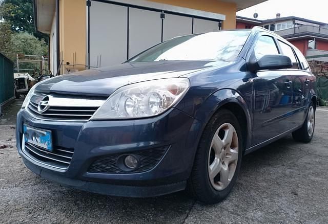 Usata Opel Astra 115 CV (84 kW) 2012 Grigio Station wagon
