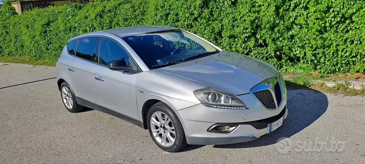 Usata Lancia Delta 120 CV (88 kW) 2009 Grigio Utilitaria