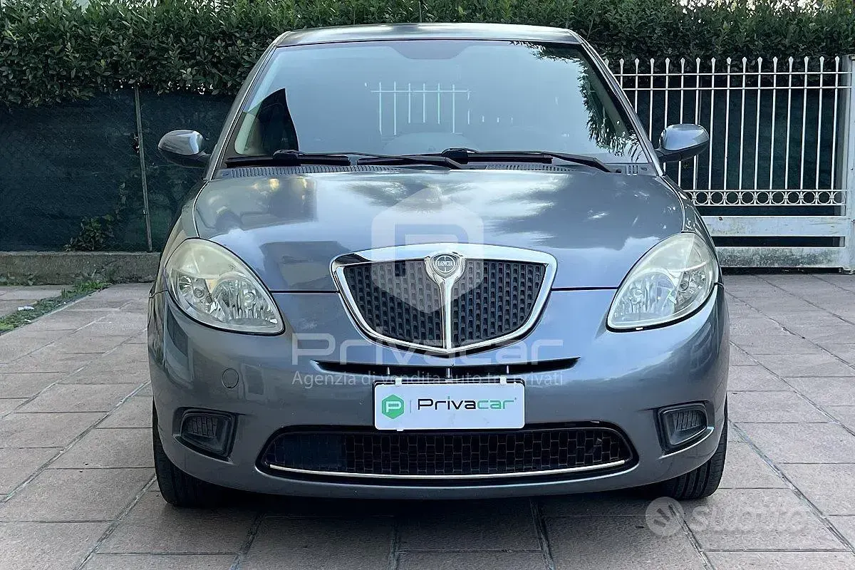 Usata Lancia Ypsilon 60 CV (44 kW) 2008 Grigio Utilitaria