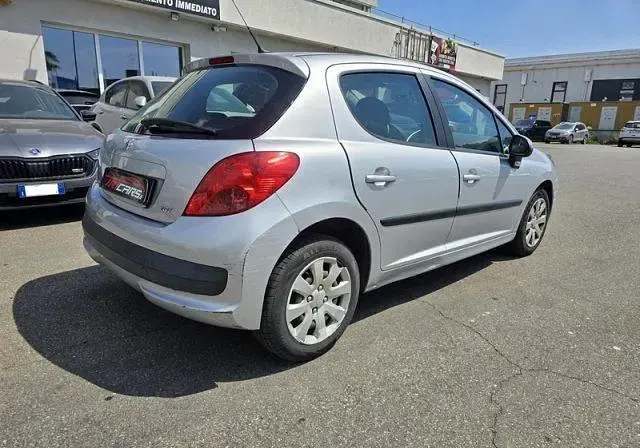 Usata Peugeot 207 73 CV (53 kW) 2008 Argento Berlina