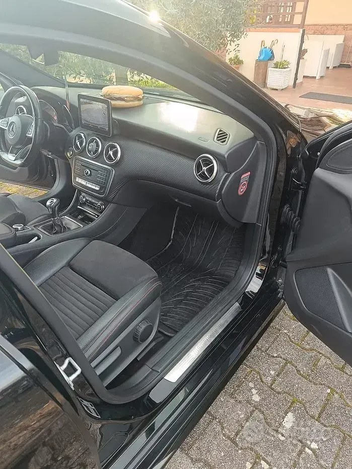 Usata Mercedes 180 AMG 109 CV (80 kW) 2017 Nero Berlina