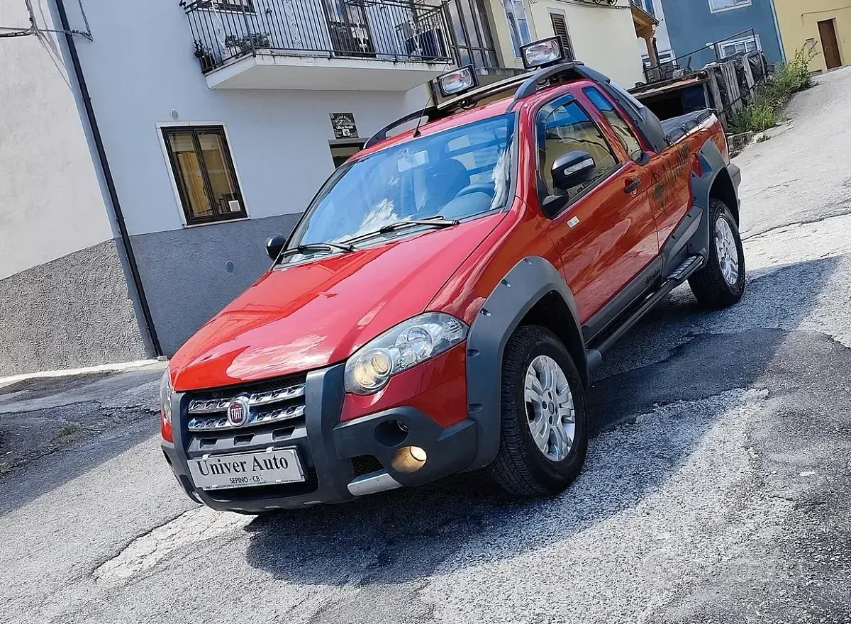 Usata Fiat Strada 95 CV (69 kW) 2012 Rosso Pick-up