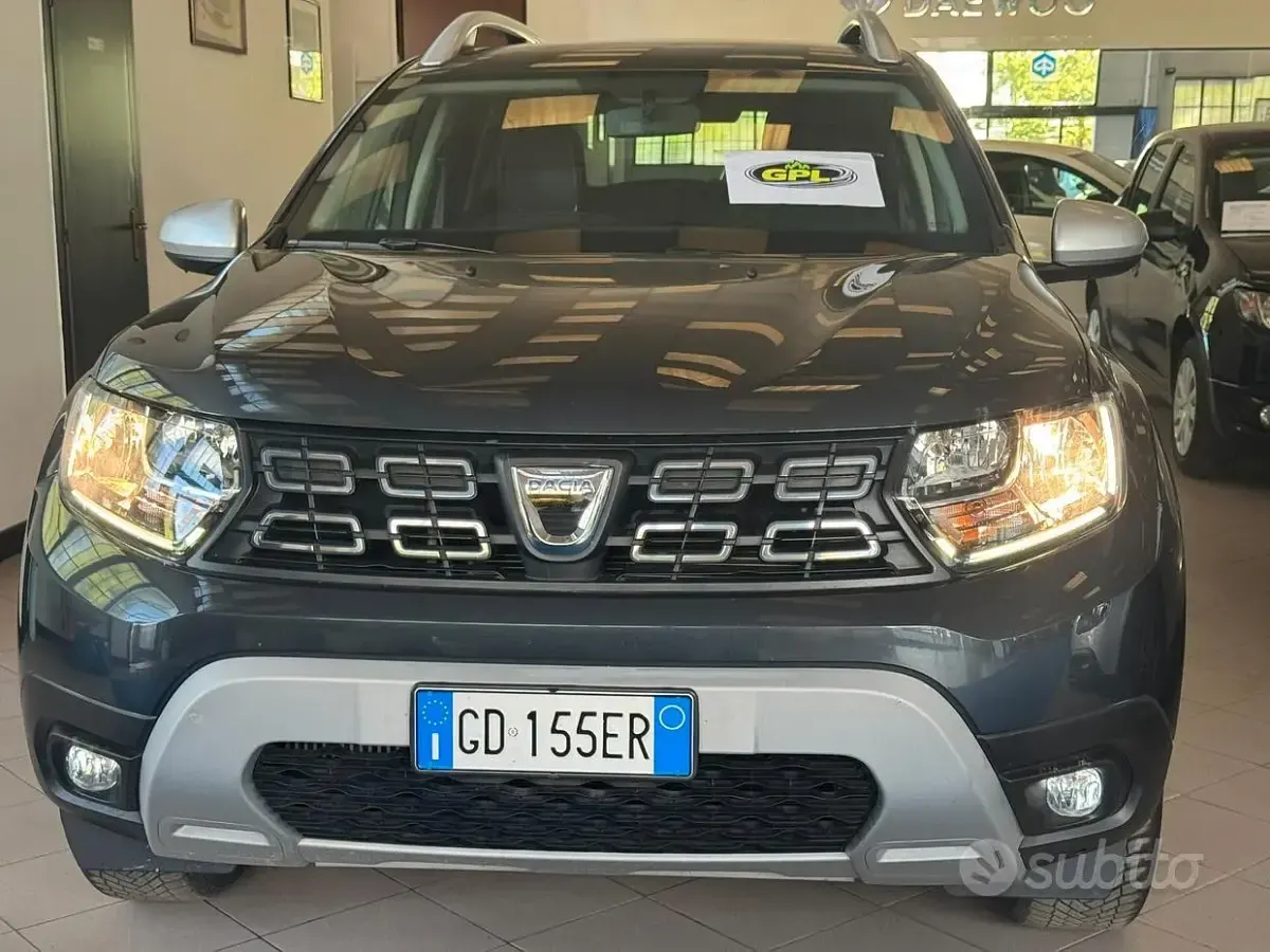 Usata Dacia Duster Prestige 101 CV (74 kW) 2020 Grigio SUV