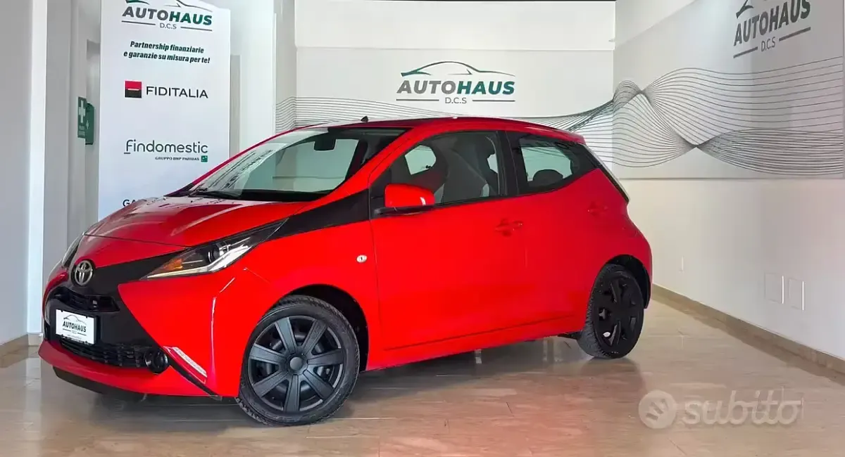 Usata Toyota Aygo X-clusiv 69 CV (50 kW) 2015 Rosso Utilitaria