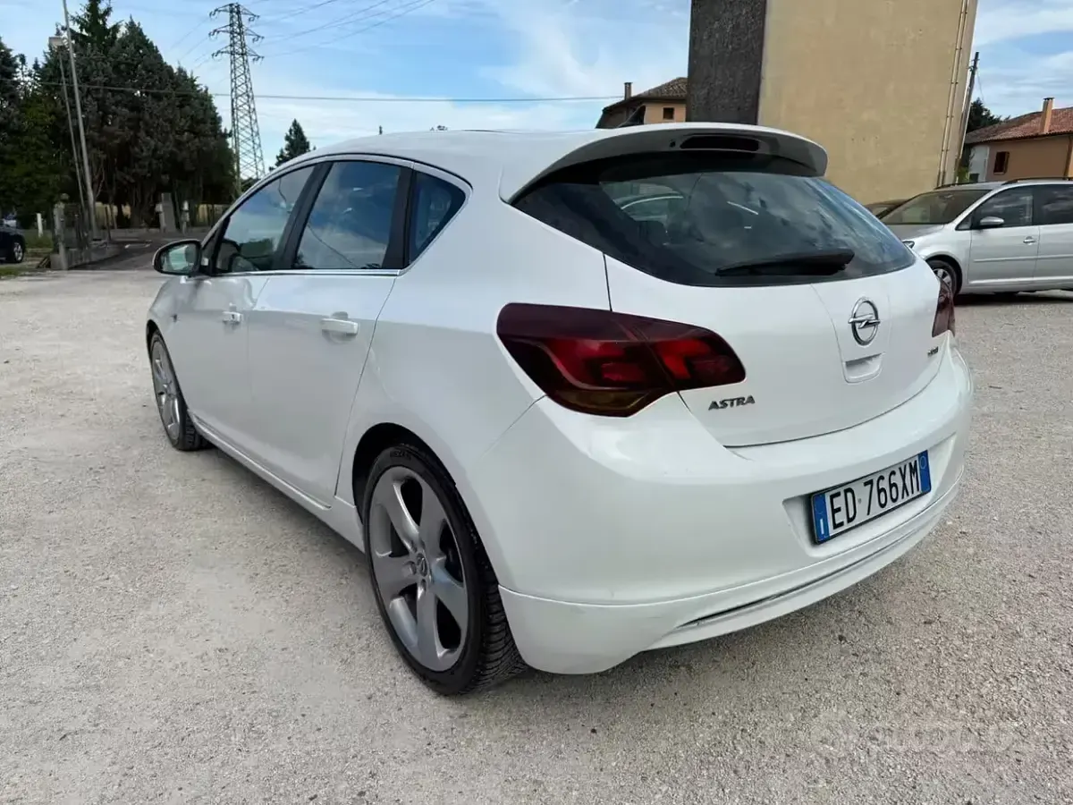 Usata Opel Astra OPC 110 CV (80 kW) 2010 Bianco Berlina