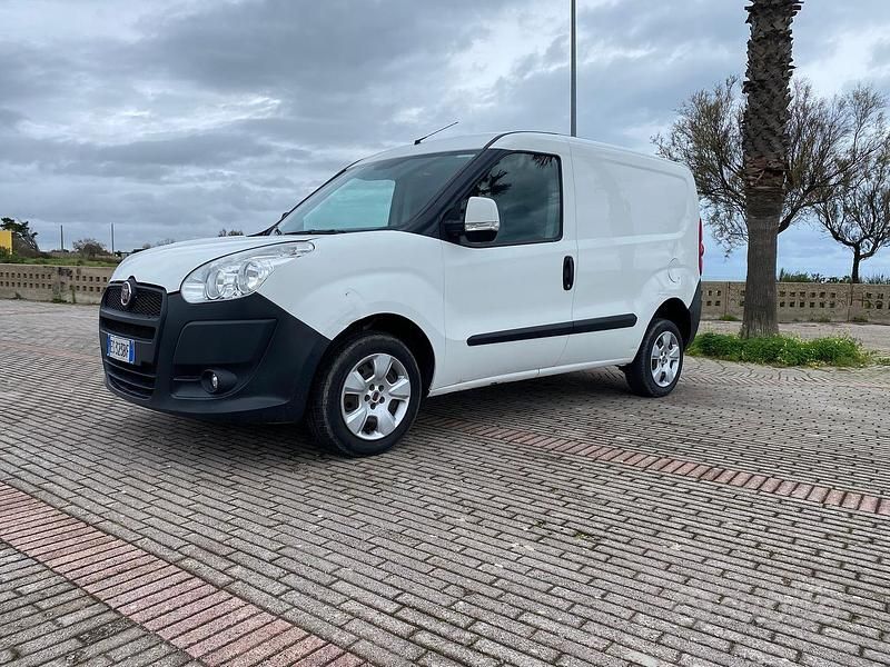 Usata Fiat Doblò 105 CV (77 kW) 2013 Bianco Monovolume