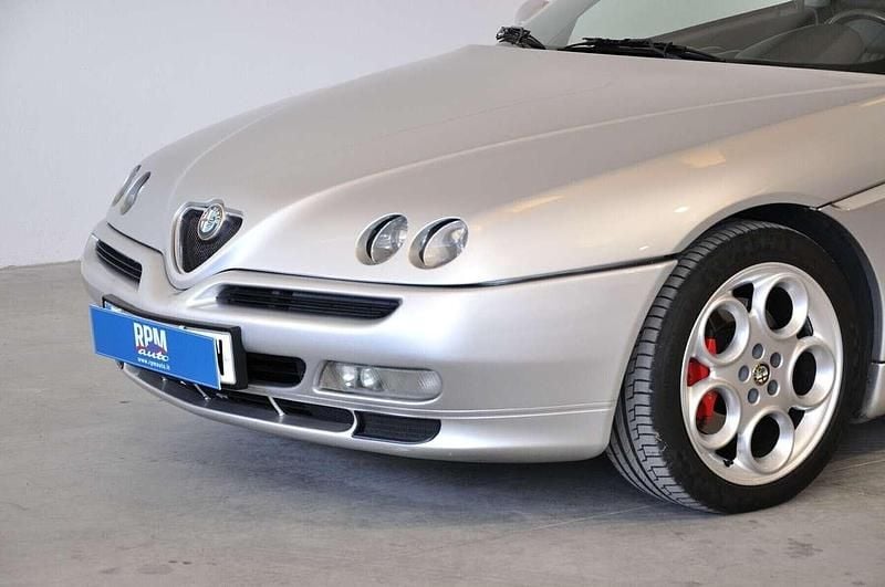 Second-hand Alfa Romeo GTV 220 CP (161 kW) 1998 Argintiu Coupe