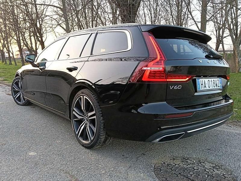 Usata Volvo V60 Ultra 344 CV (253 kW) 2022 Nero Station wagon