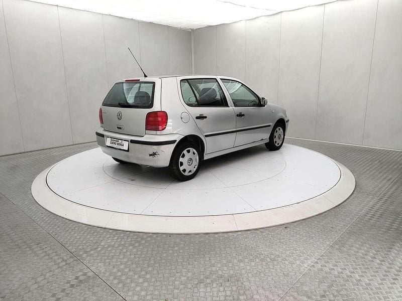 Usata VW Polo 50 CV (36 kW) 2000 Argento Utilitaria