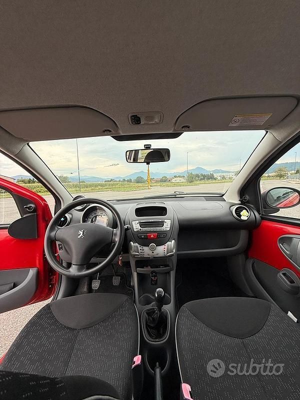 Usata Peugeot 107 68 CV (50 kW) 2009 Rosso Utilitaria