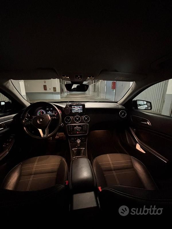 Usata Mercedes A180 109 CV (80 kW) 2016 Nero Berlina