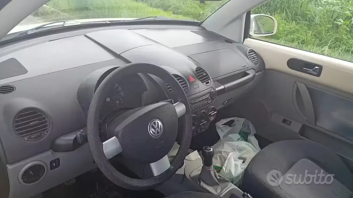 Usata VW New Beetle 75 CV (55 kW) 2005 Utilitaria