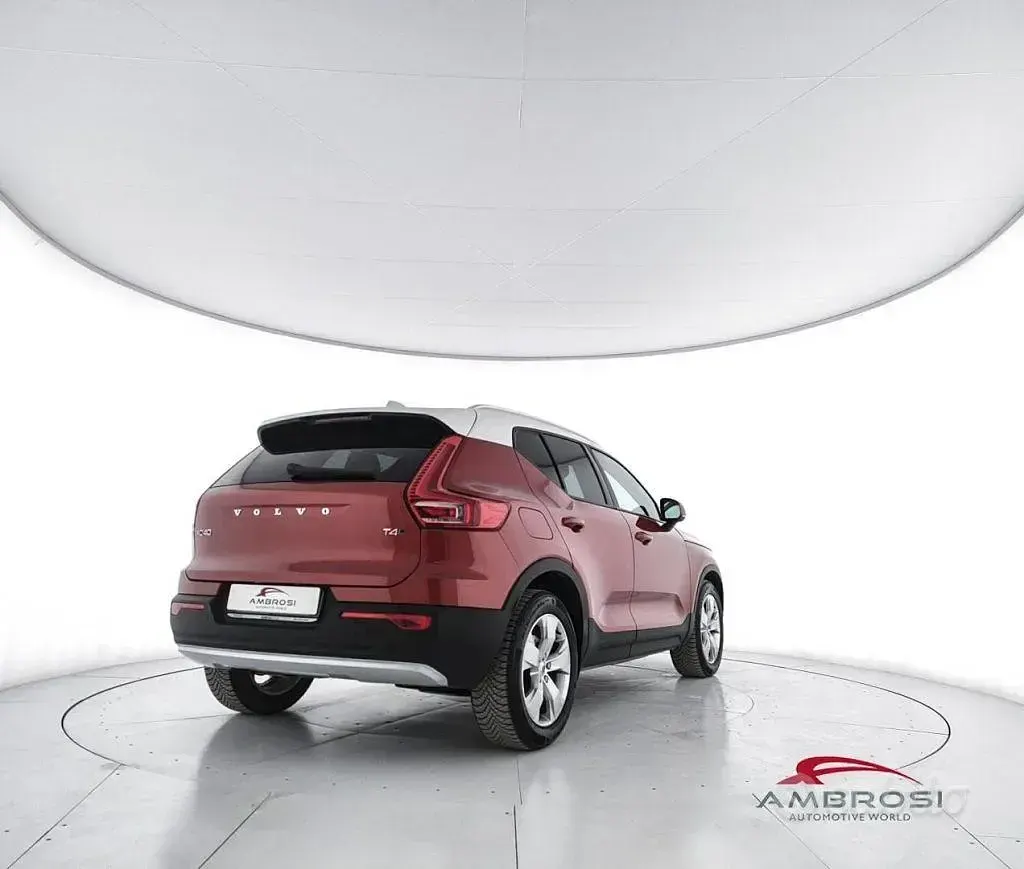 Begagnad Volvo XC40 Momentum 190 HK (139 kW) 2018 Röd SUV