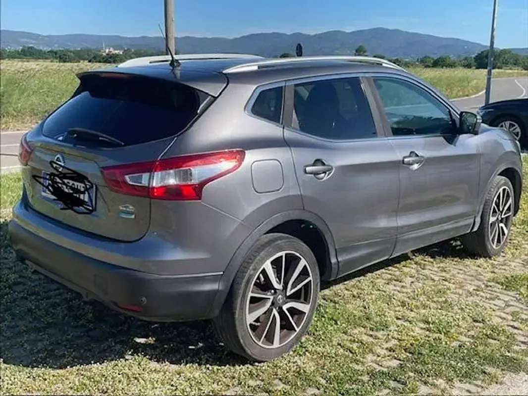 Usata Nissan Qashqai Tekna 110 CV (80 kW) 2015 Grigio SUV