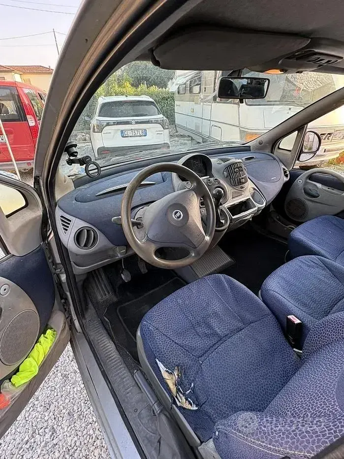 Usata Fiat Multipla 103 CV (75 kW) 2005 Grigio Monovolume