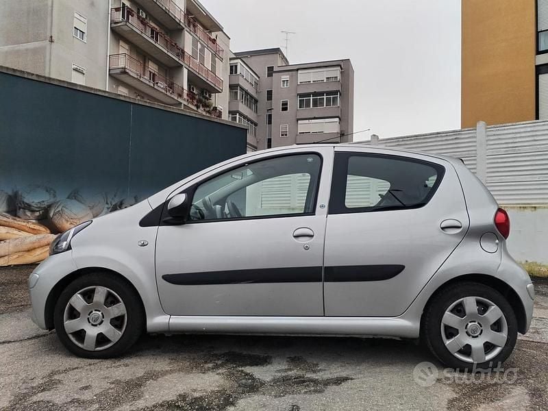 Usata Toyota Aygo 68 CV (50 kW) 2008 Grigio Utilitaria