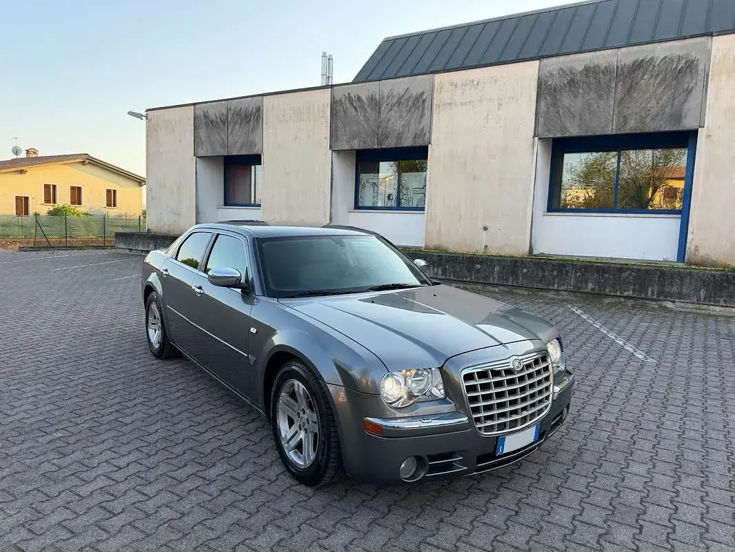 Usata Chrysler 300C 218 CV (160 kW) 2007 Grigio Berlina