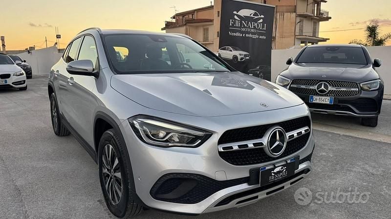 Usata Mercedes GLA180 Executive 116 CV (85 kW) 2022 Argento SUV