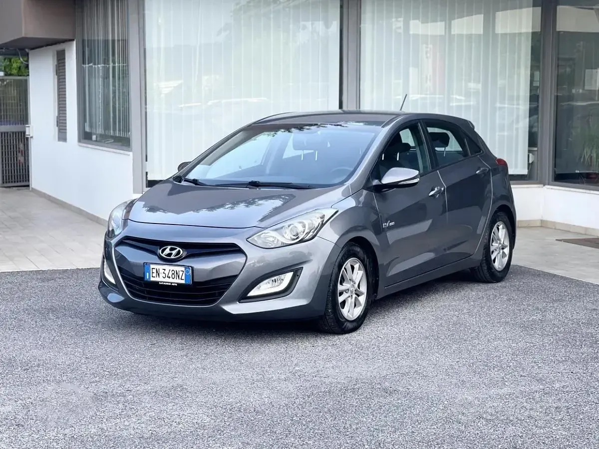 Usata Hyundai i30 110 CV (80 kW) 2012 Grigio Berlina