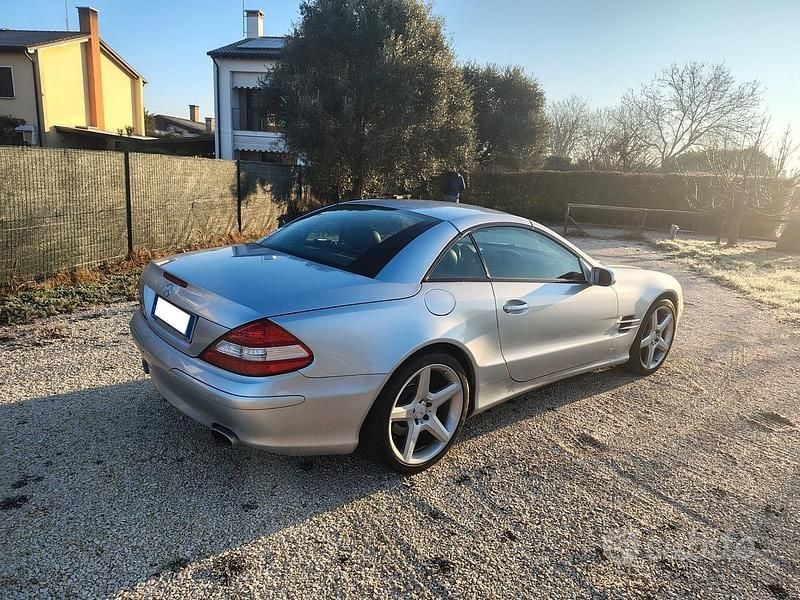 Usata Mercedes SL500 387 CV (284 kW) 2007 Grigio Cabrio