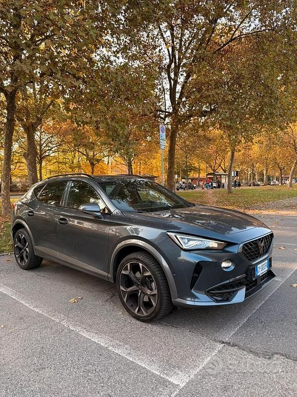 Grigio Usata 2024 Cupra Formentor SUV | 32.500 € (Buon prezzo) - Immagine 1/4