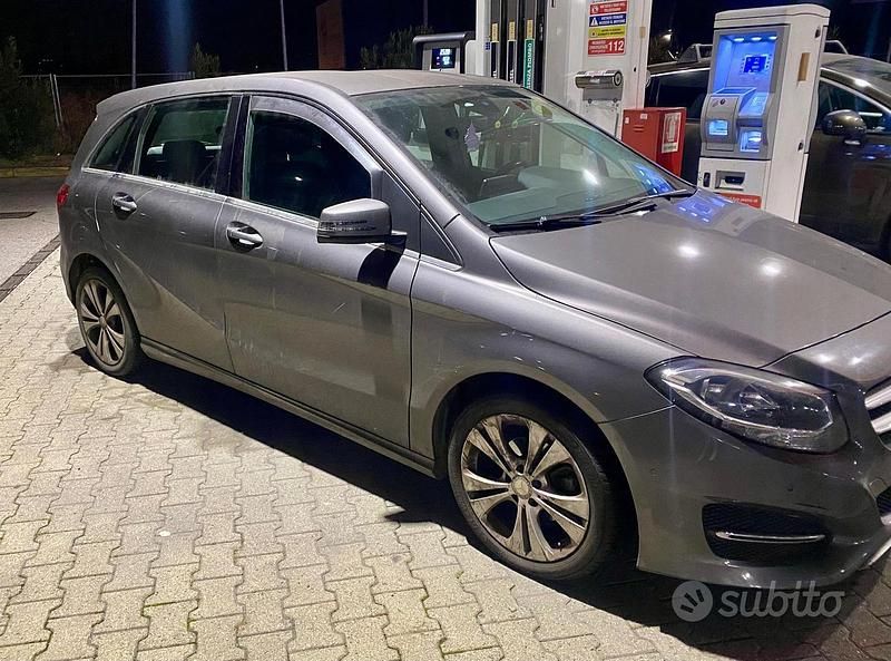 Usata Mercedes 180 109 CV (80 kW) 2015 Grigio Berlina