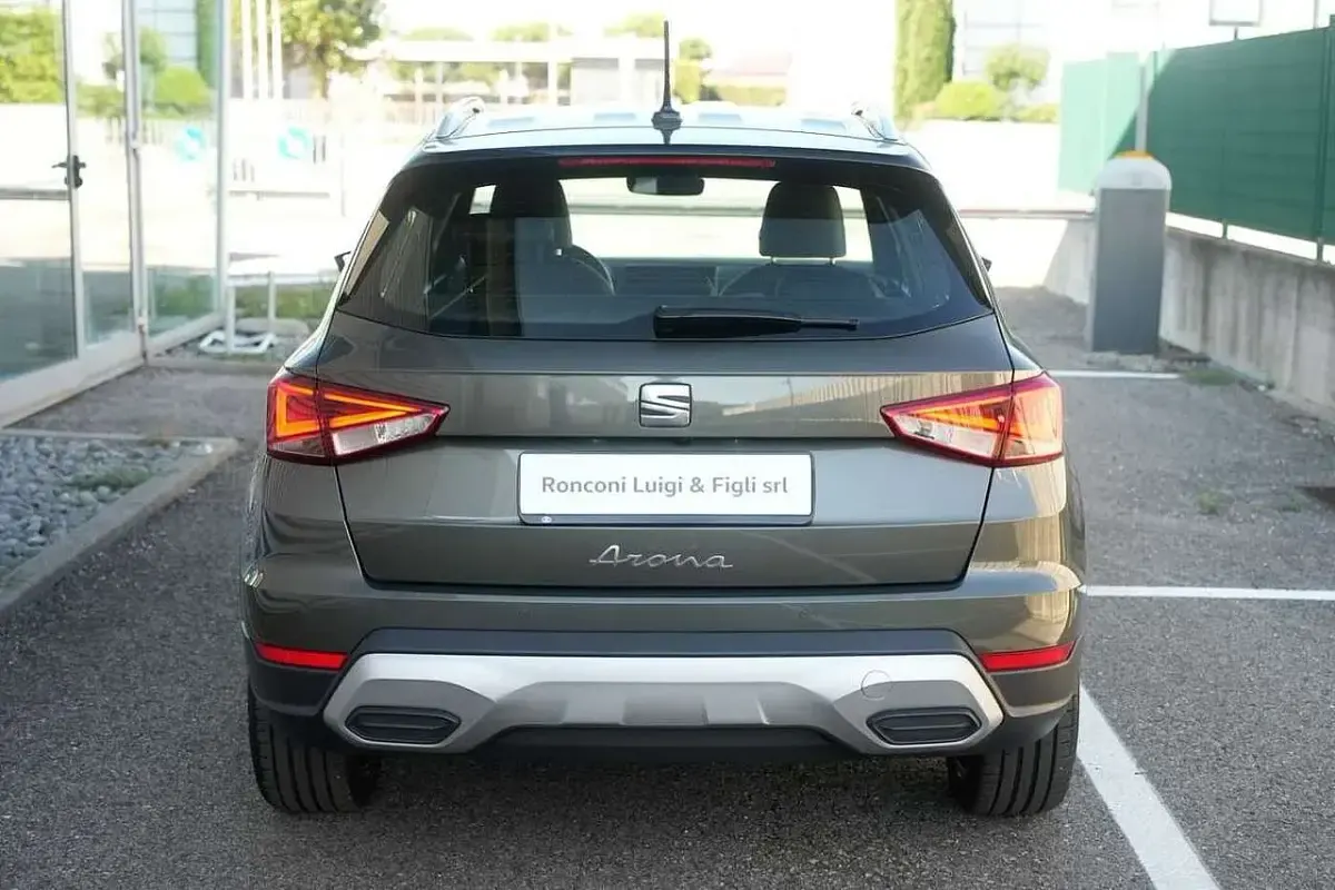 Usata Seat Arona Xperience 116 CV (85 kW) 2024 Grigio grigio cliff  nero mid SUV