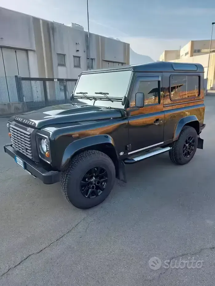 Usata Land Rover Defender 122 CV (89 kW) 2010 Nero SUV