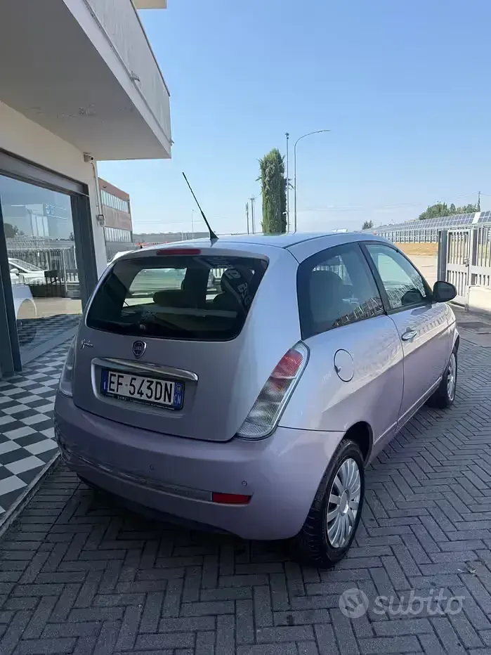 Usata Lancia Ypsilon 60 CV (44 kW) 2010 Viola Utilitaria