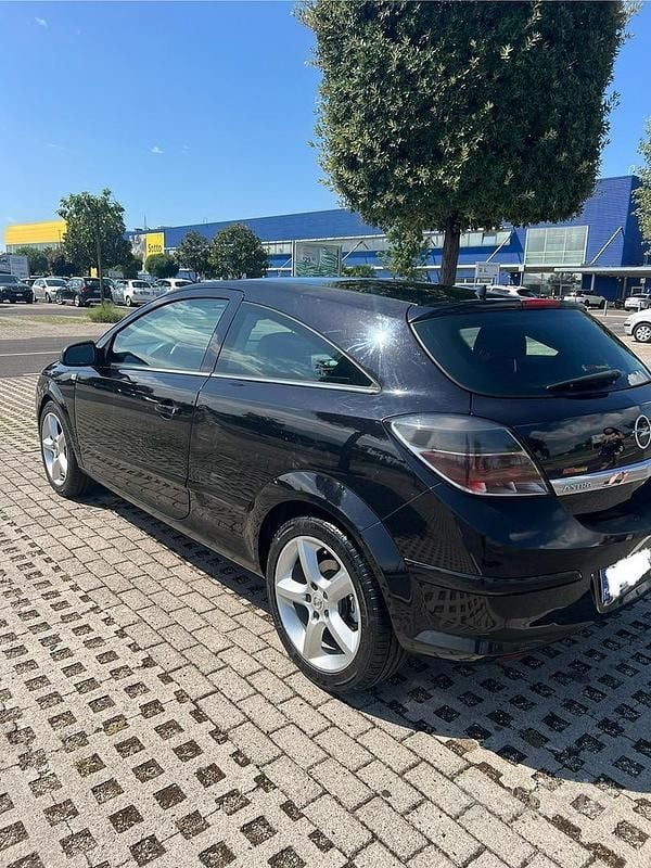 Nero Usata 2009 Opel Astra GTC Utilitaria | 1900 € (Super prezzo) - Immagine 1/4