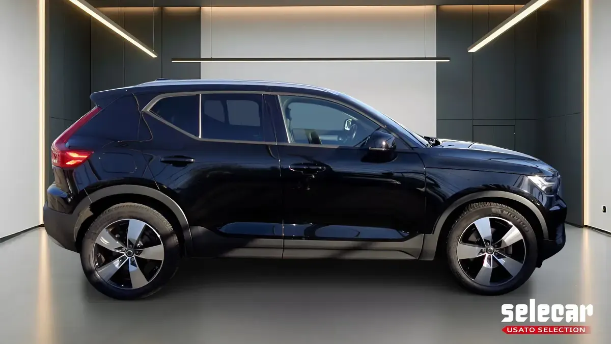 Usata Volvo XC40 Momentum 150 CV (110 kW) 2019 Nero SUV