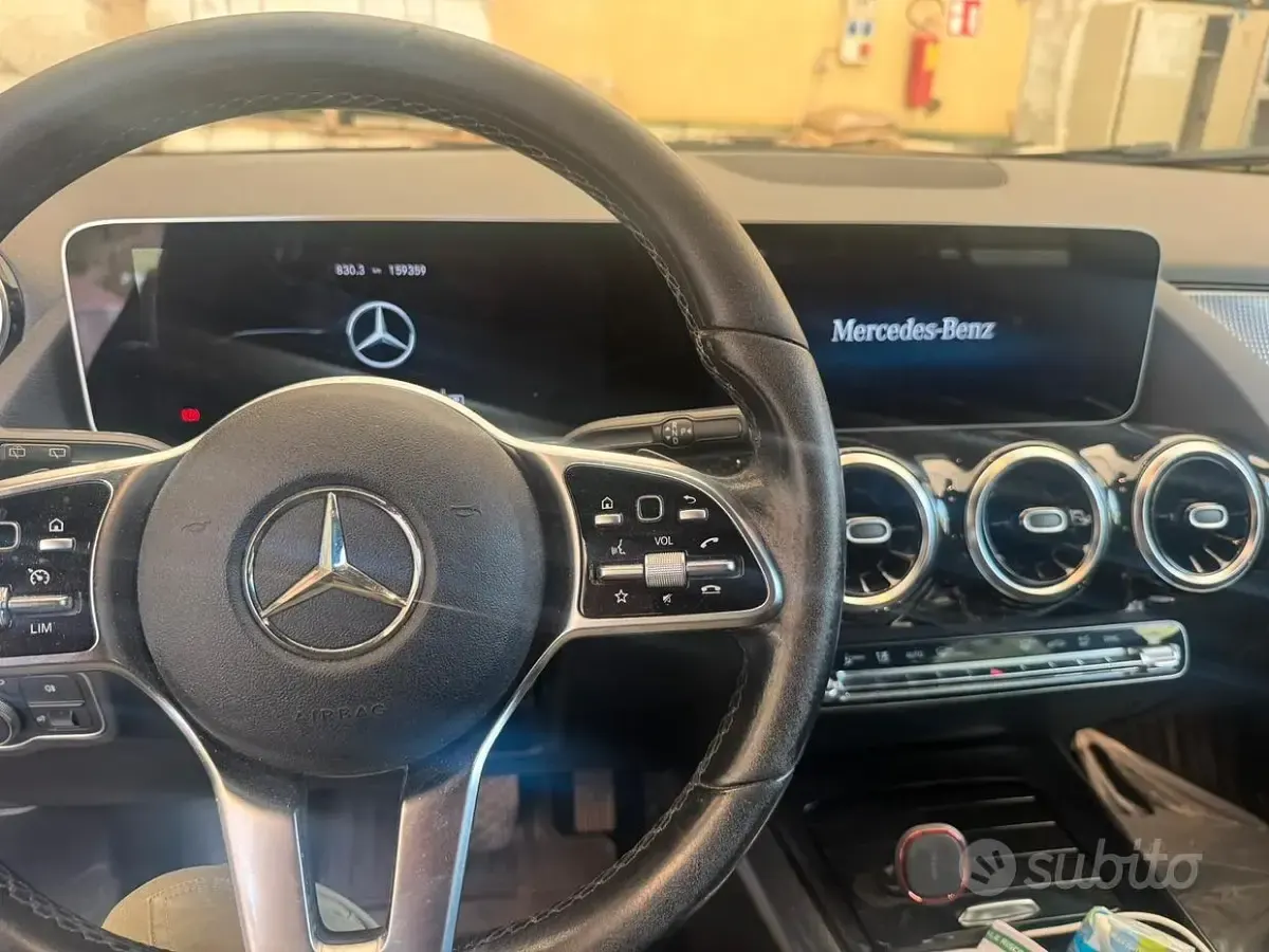 Usata Mercedes GLA200 163 CV (119 kW) 2020 Grigio SUV