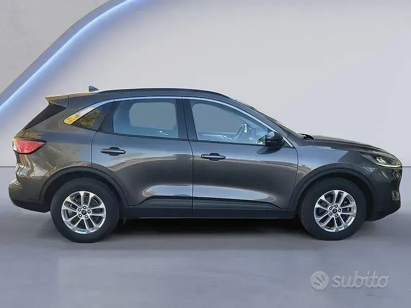 Usata Ford Kuga 120 CV (88 kW) 2022 Grigio SUV