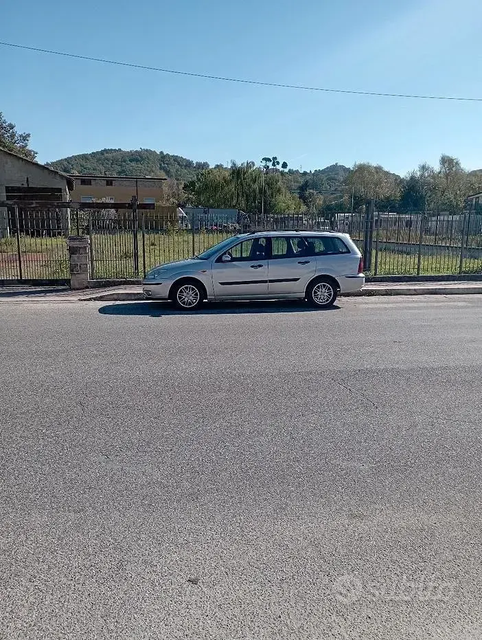 Usata Ford Focus 116 CV (85 kW) 2003 Grigio Station wagon