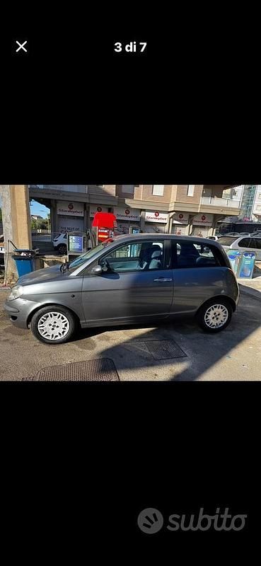 Usata Lancia Ypsilon 60 CV (44 kW) 2004 Grigio Utilitaria